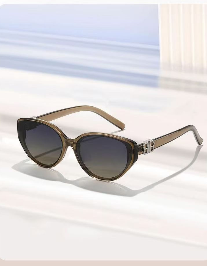 View Elegant Vintage Oval Cat‑Eye Gradient Lens Sunglasses image 4