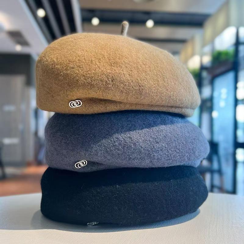 Vintage Wool Beret With Metal Badge — image 1