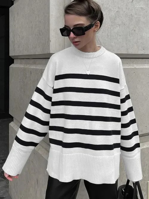 Tonal neutrals layered for an effortless city look